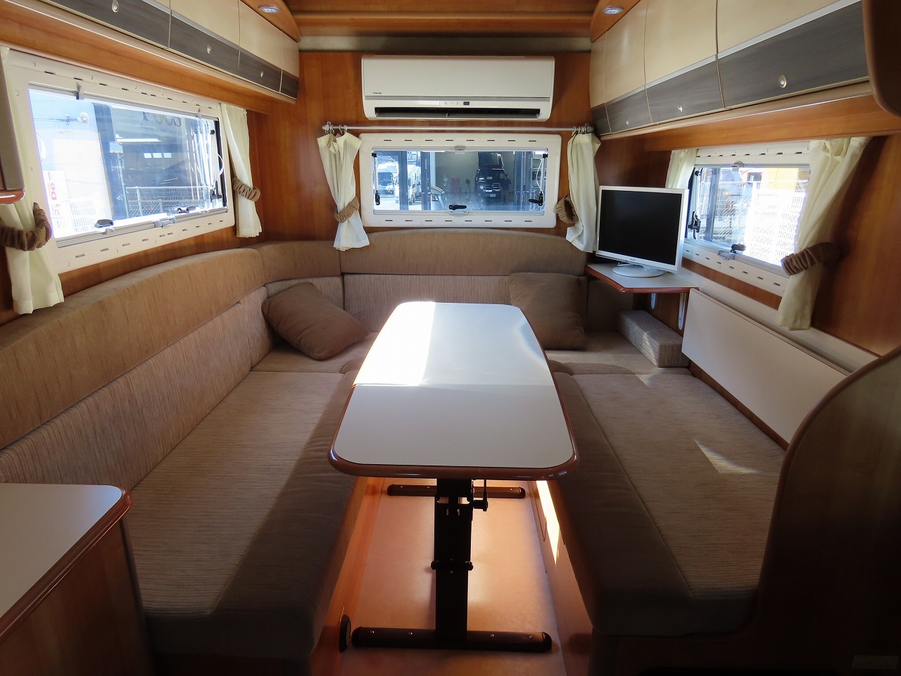 キャンピングカーキャブコン