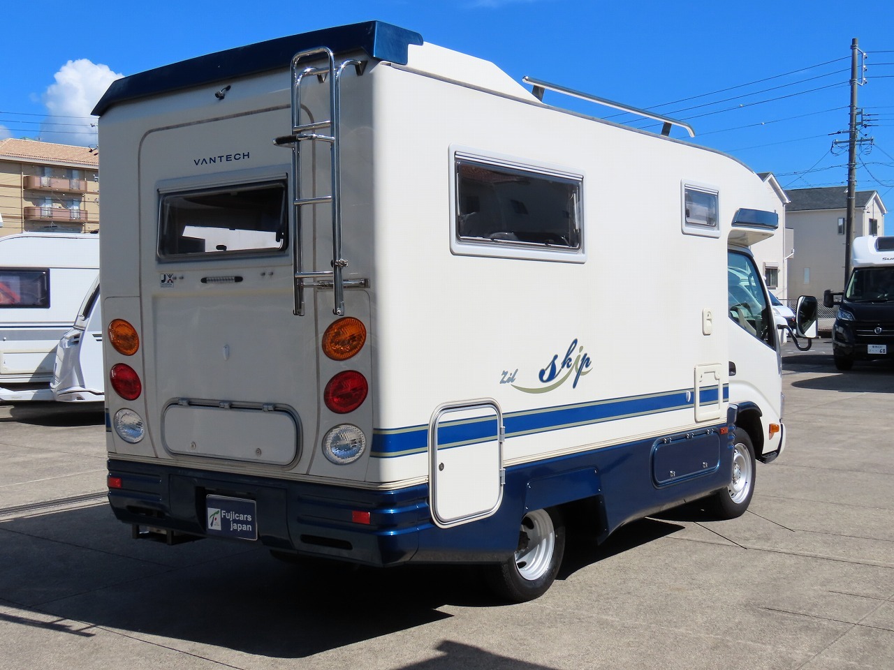 キャンピングカーキャブコン