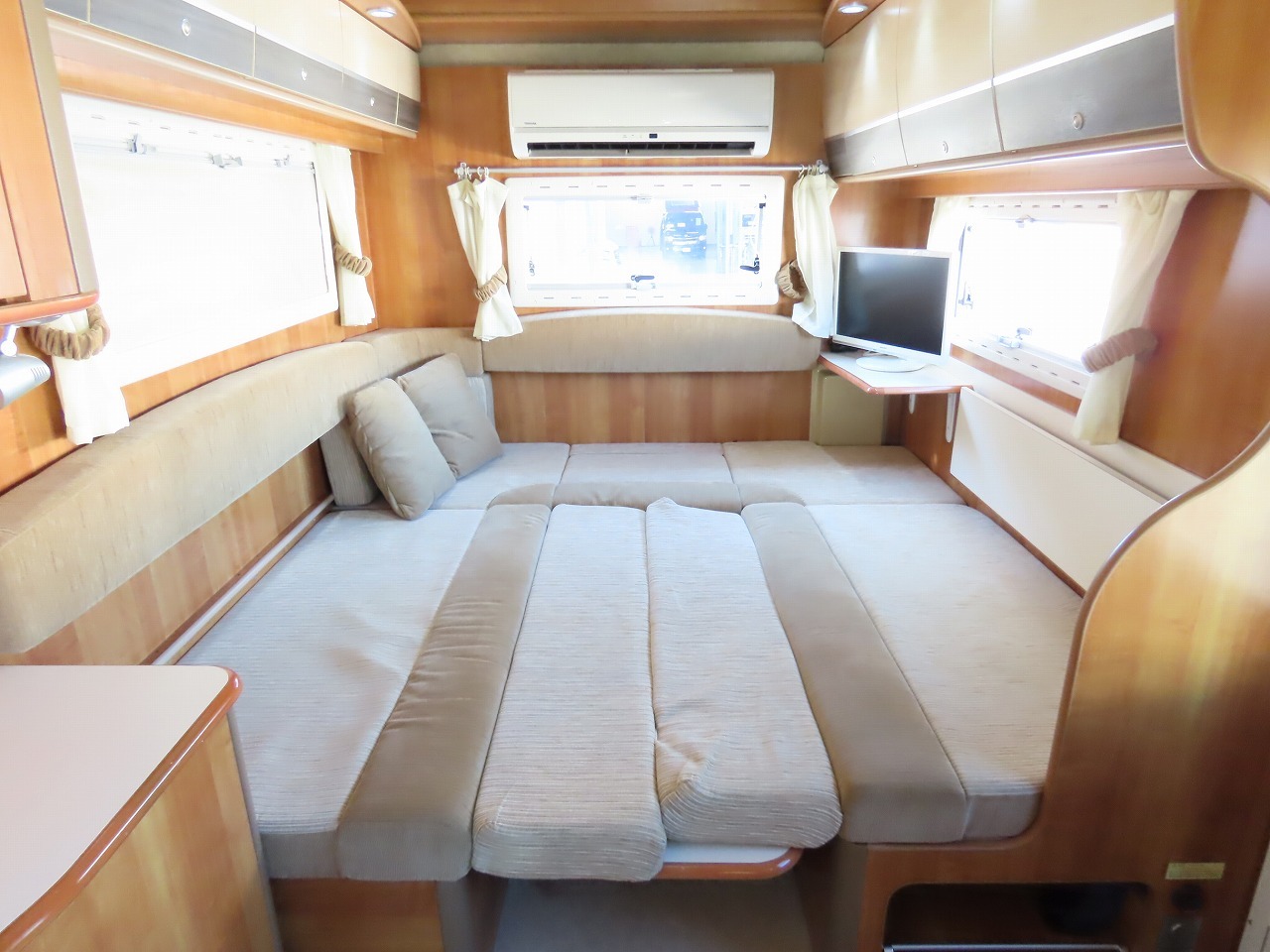 キャンピングカーキャブコン