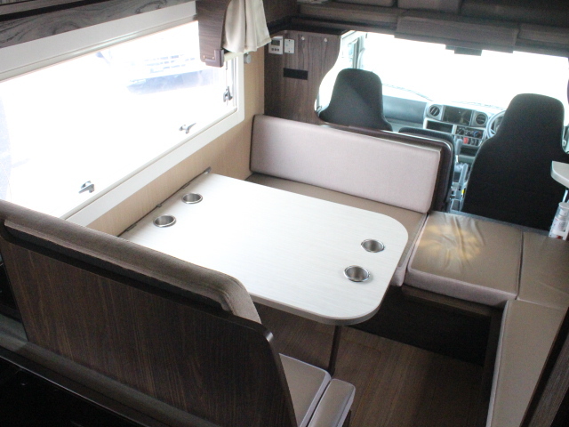 キャンピングカーキャブコン