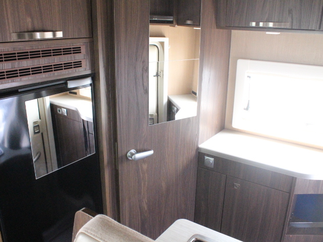 キャンピングカーキャブコン