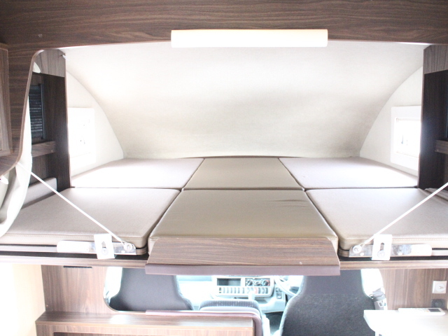 キャンピングカーキャブコン