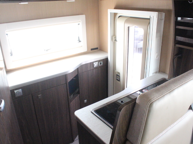 キャンピングカーキャブコン