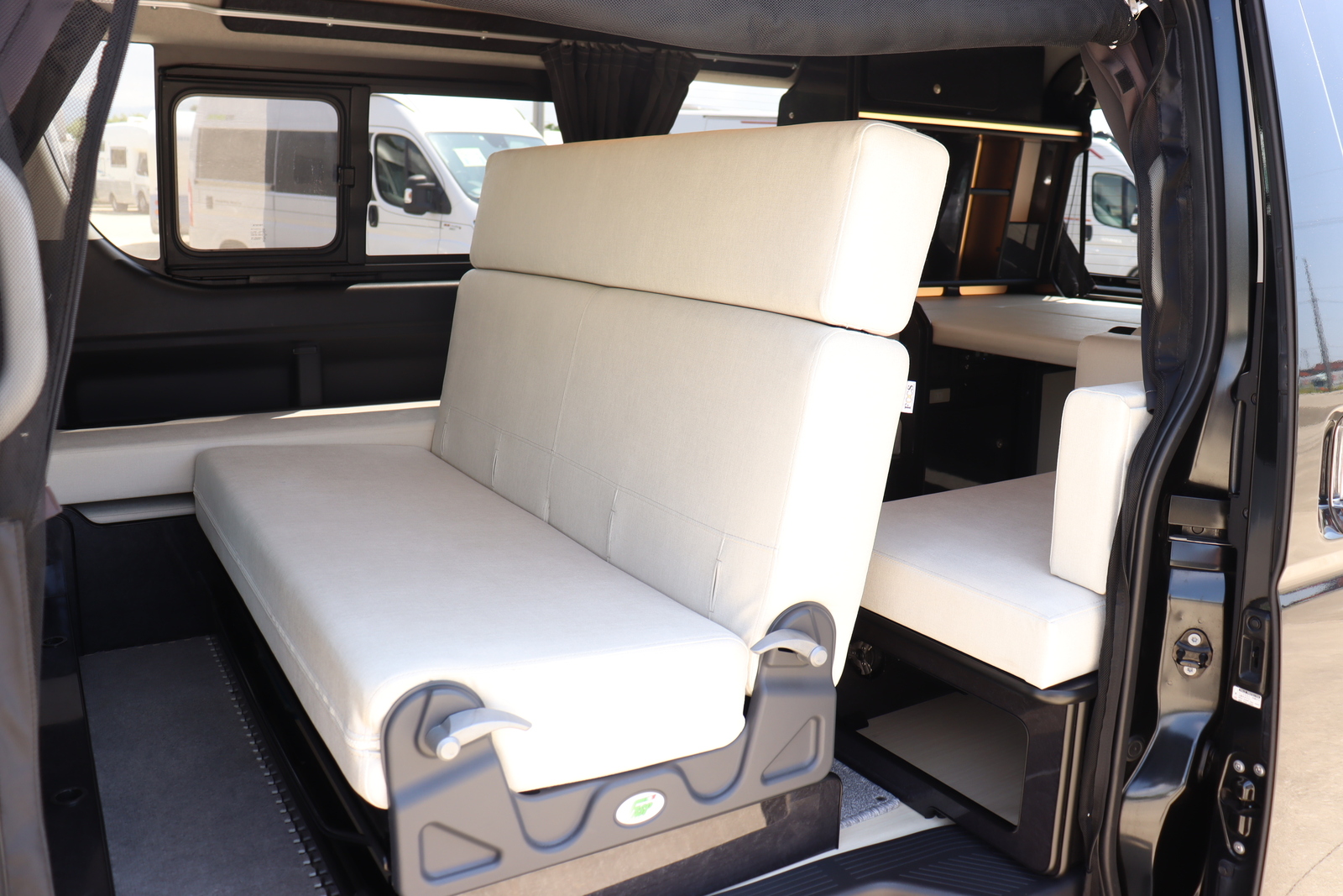 キャンピングカーバンコン