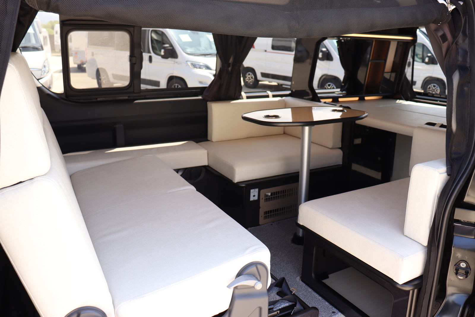 キャンピングカーバンコン