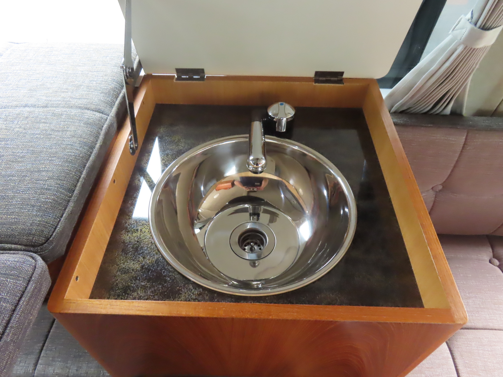 キャンピングカーバンコン