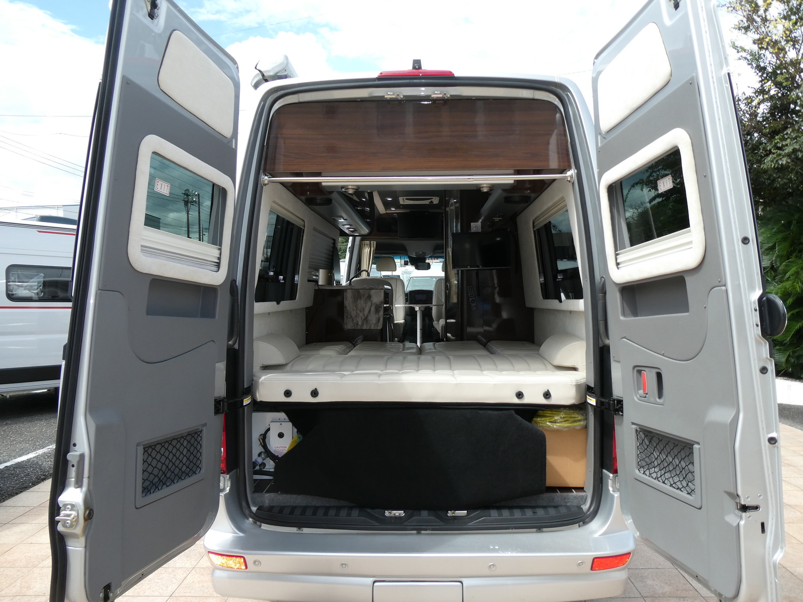 キャンピングカーバンコン