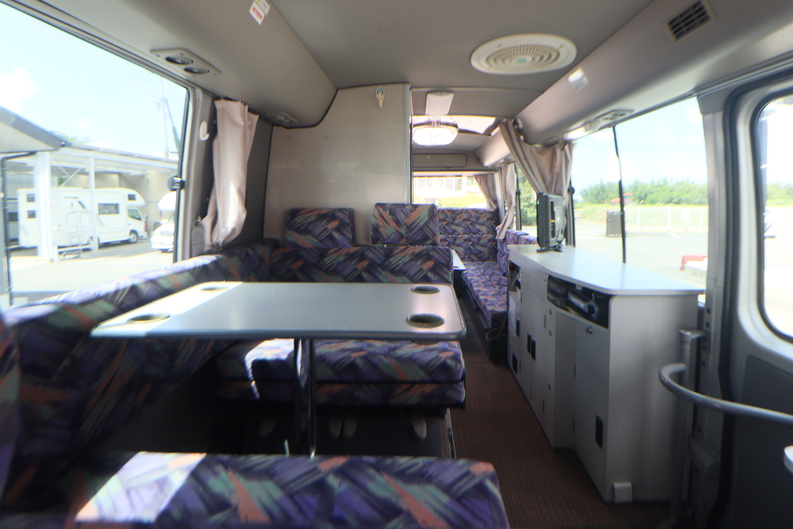 キャンピングカーバスコン