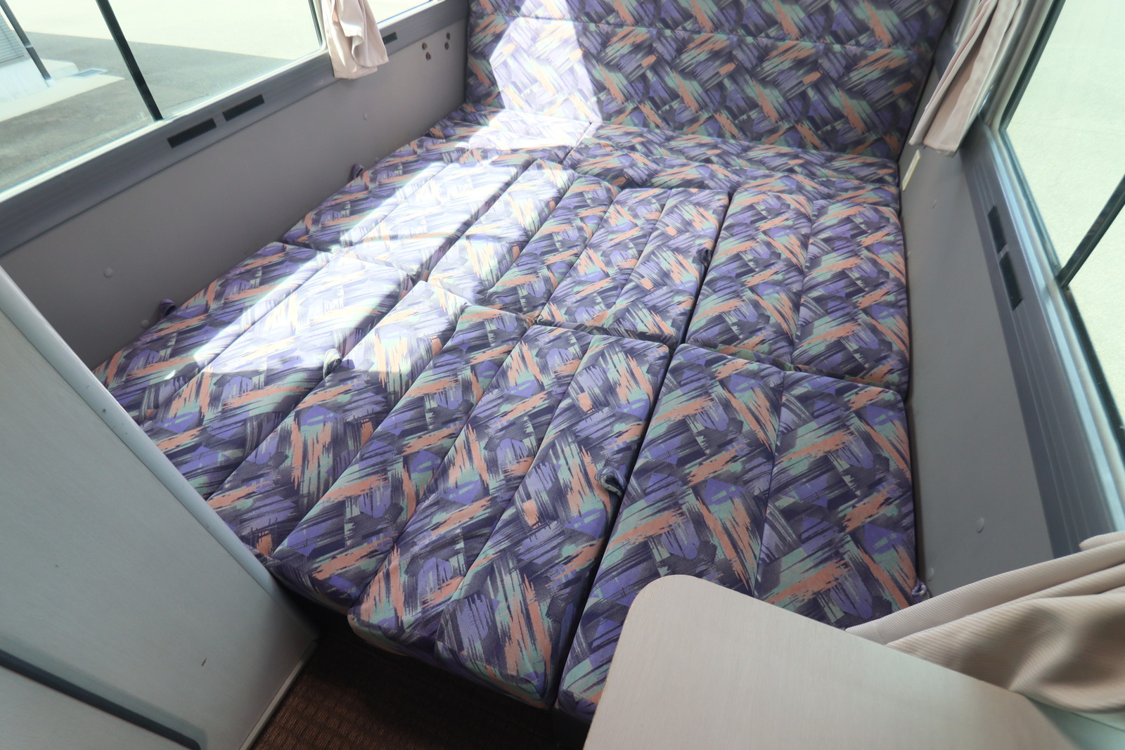 キャンピングカーバスコン