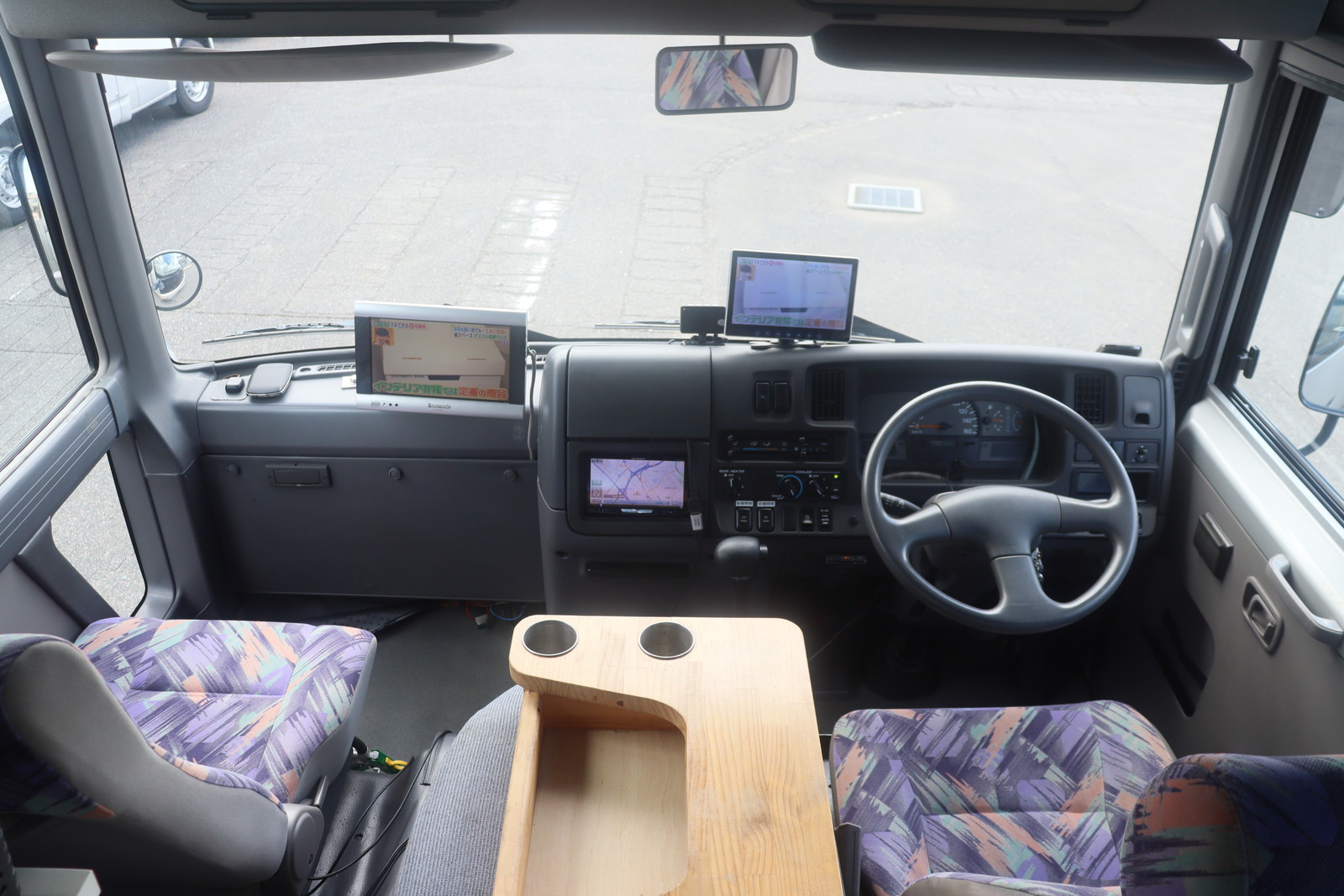 キャンピングカーバスコン