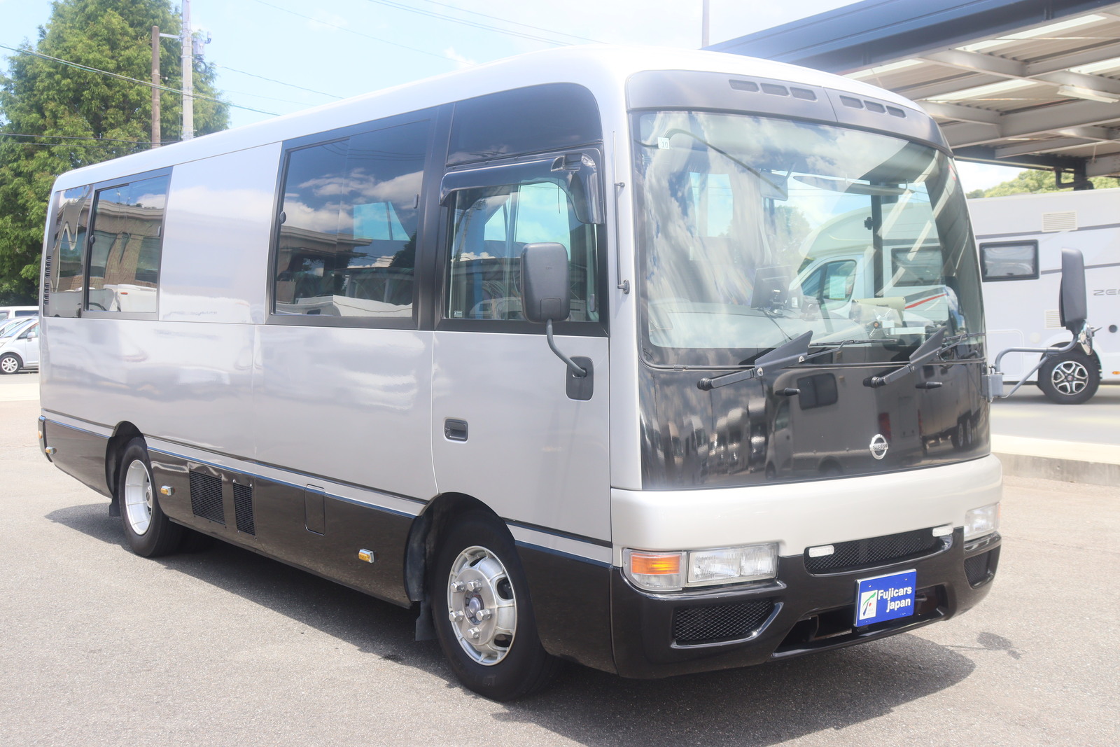 キャンピングカーバスコン