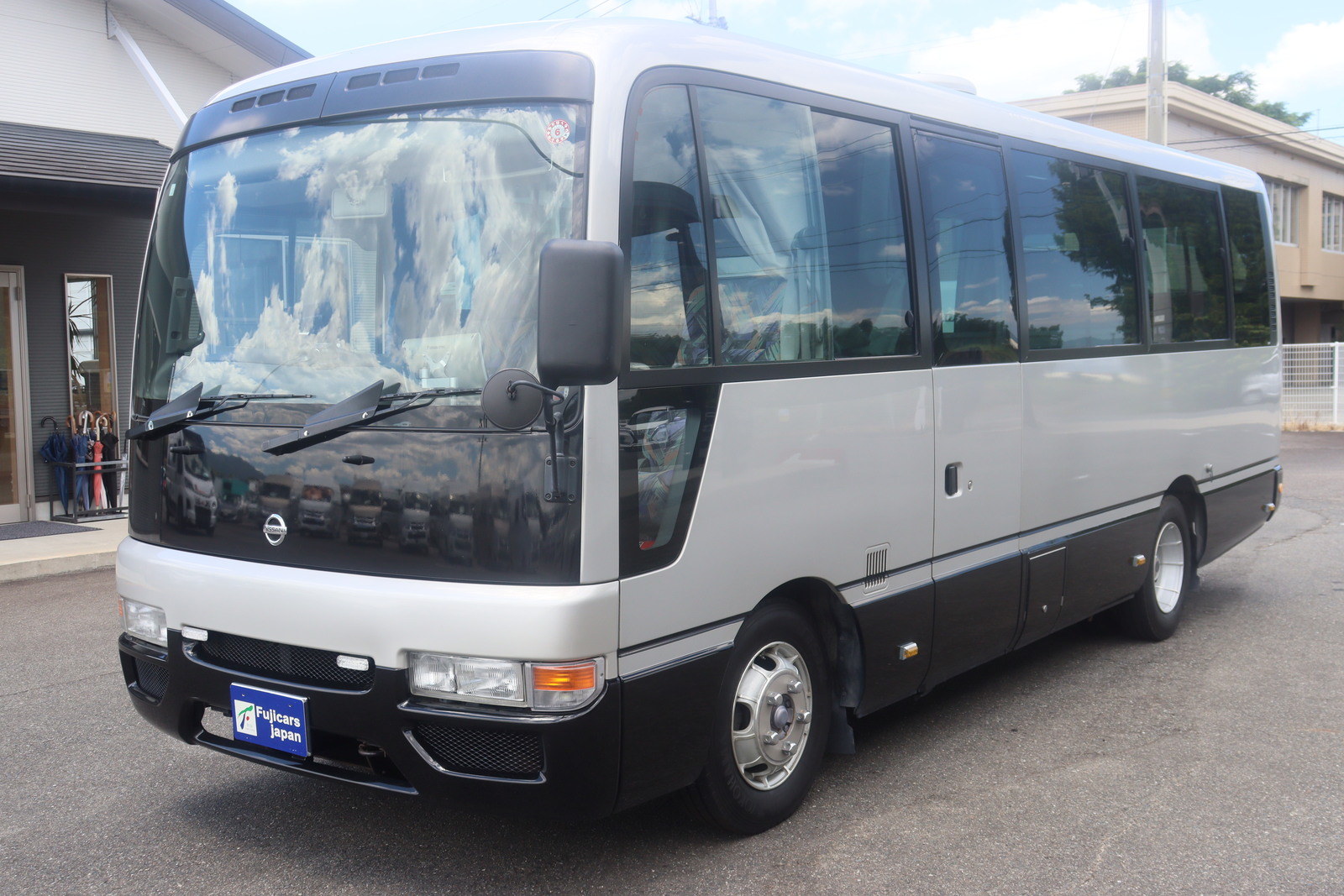 キャンピングカーバスコン