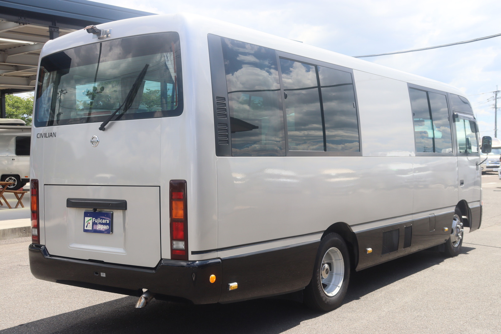 キャンピングカーバスコン