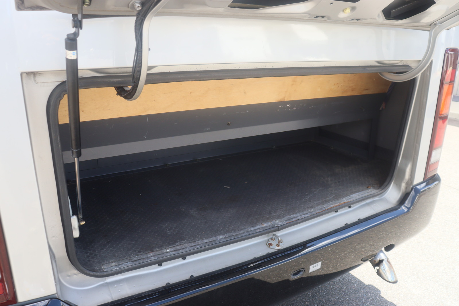 キャンピングカーバスコン