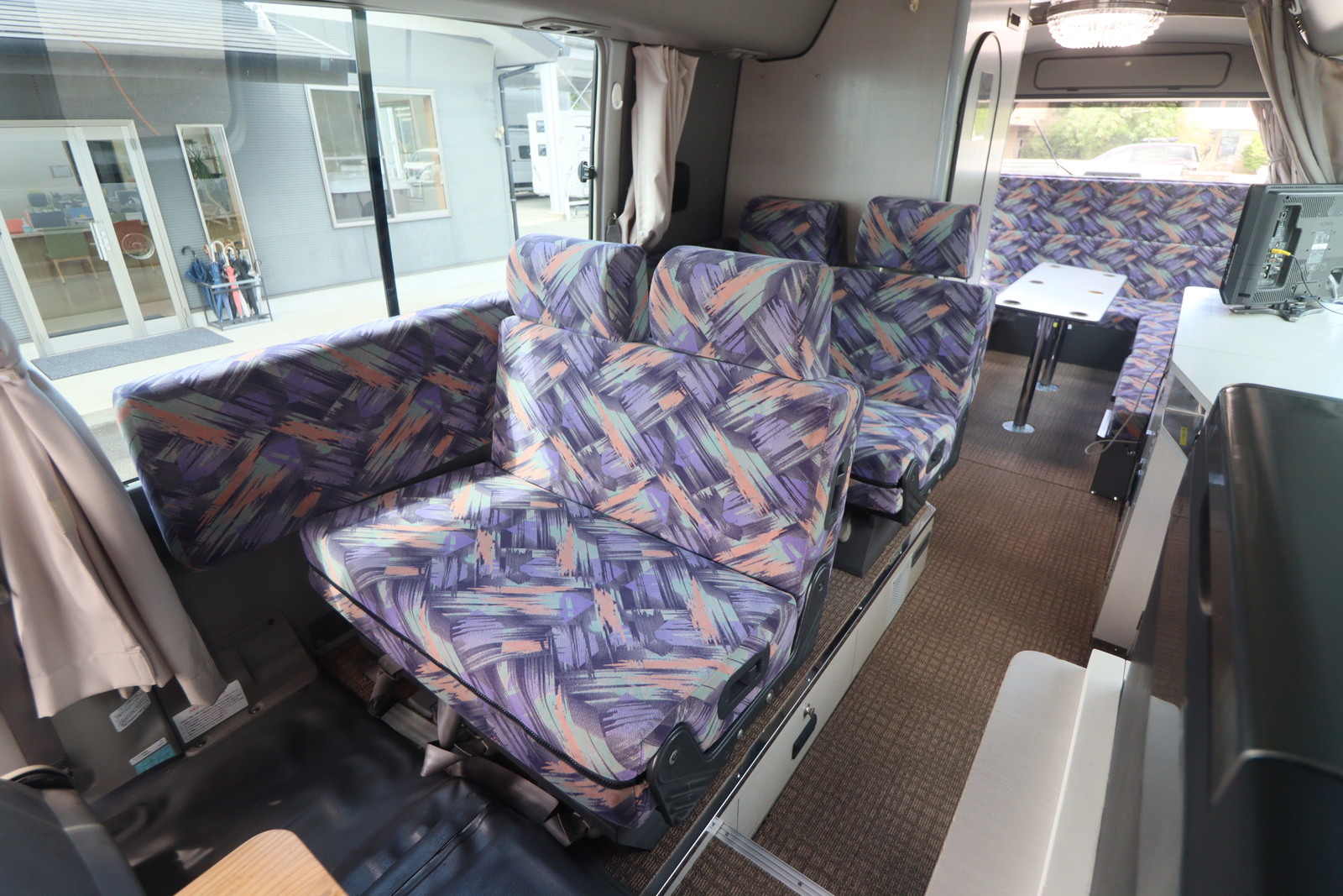 キャンピングカーバスコン