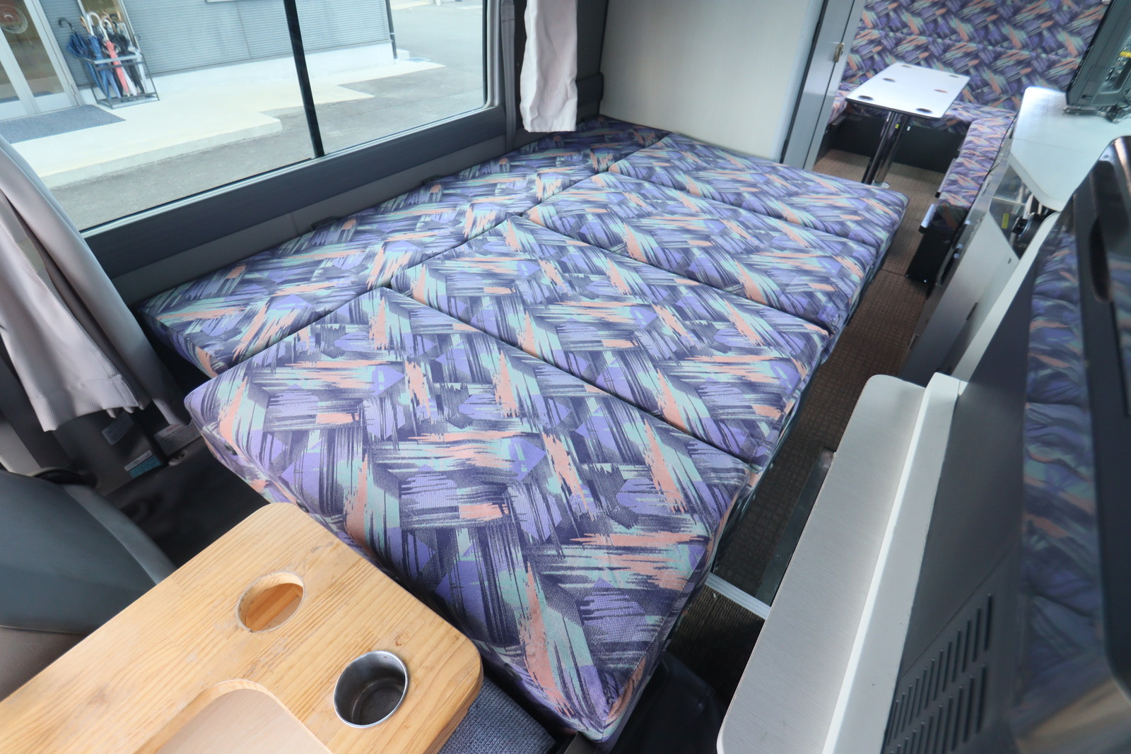 キャンピングカーバスコン