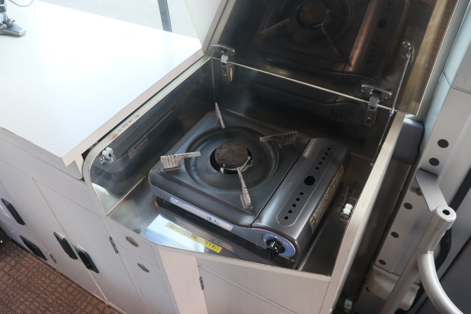 キャンピングカーバスコン