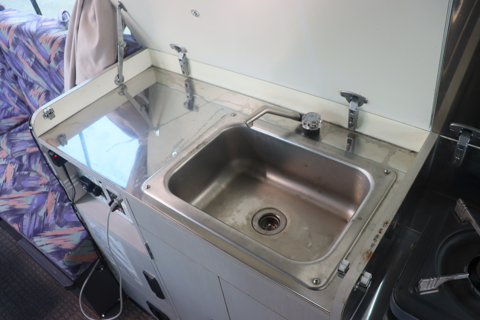 キャンピングカーバスコン