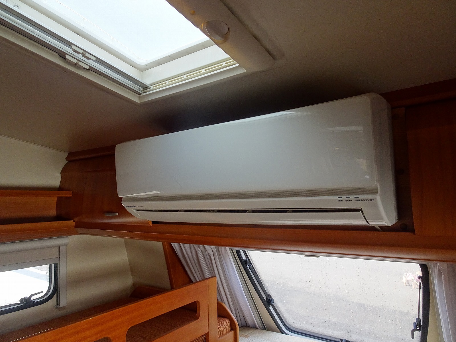 キャンピングカートレーラー