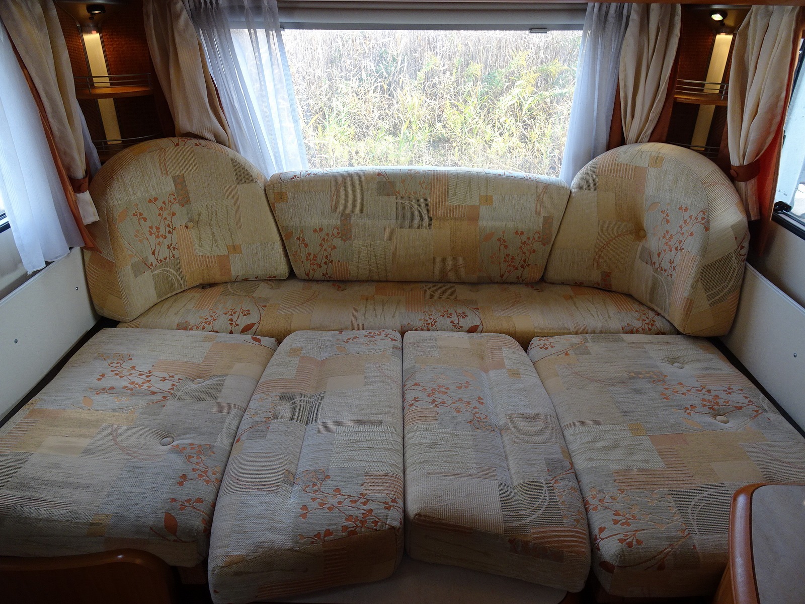 キャンピングカートレーラー