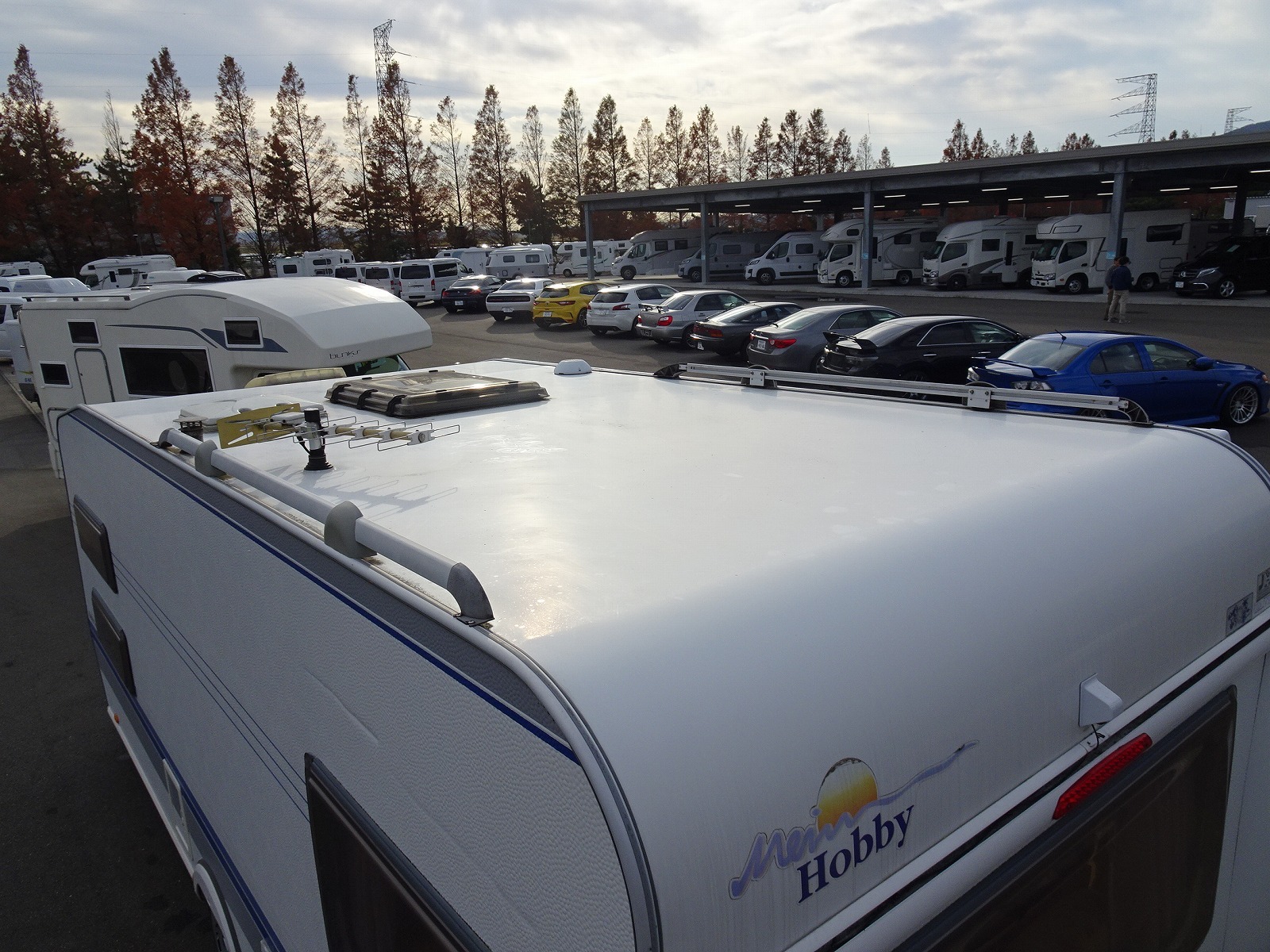 キャンピングカートレーラー