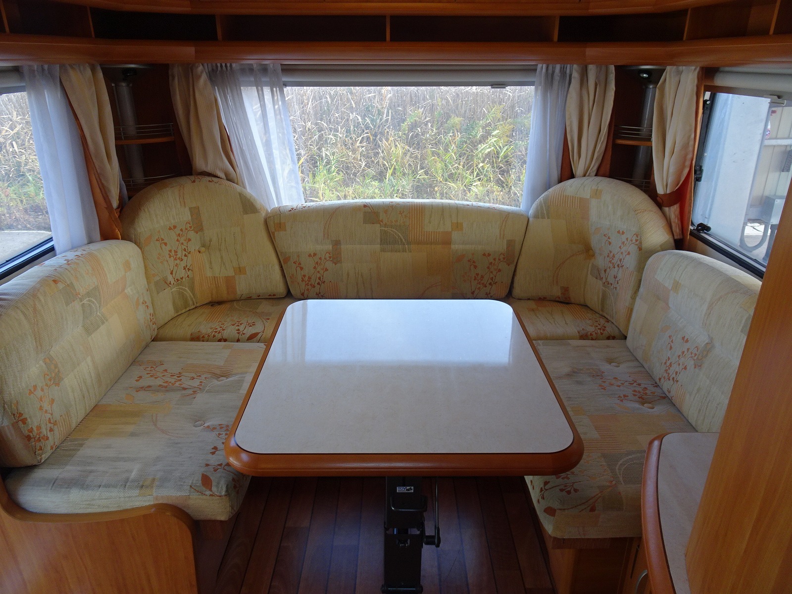 キャンピングカートレーラー