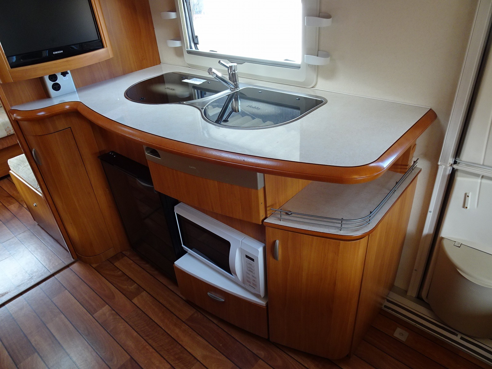 キャンピングカートレーラー