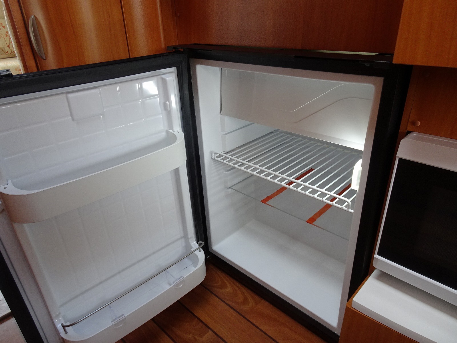 キャンピングカートレーラー