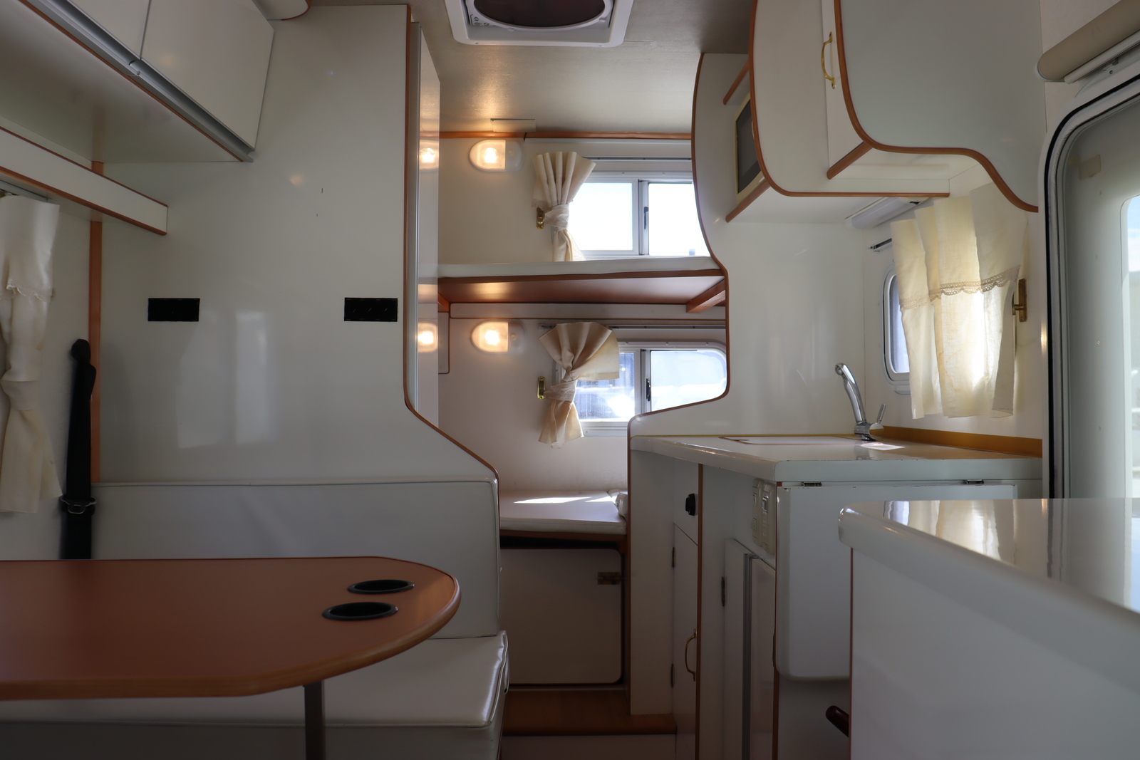 キャンピングカーキャブコン