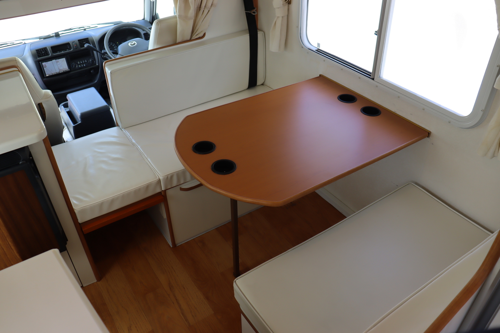 キャンピングカーキャブコン