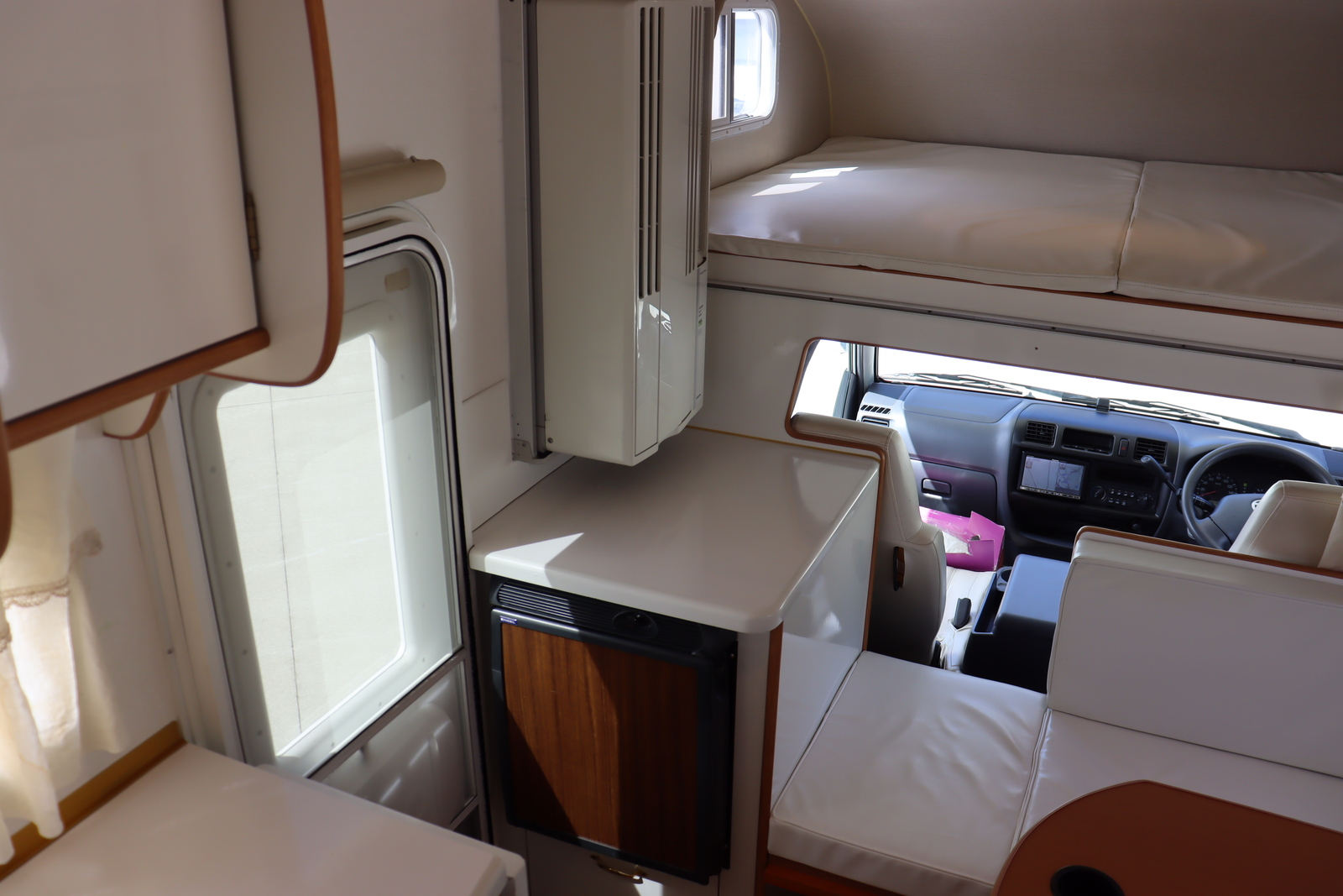 キャンピングカーキャブコン