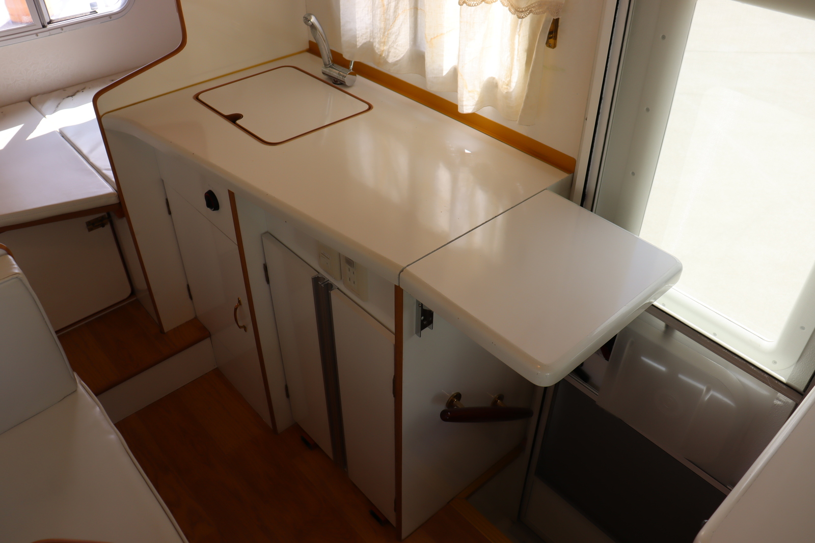 キャンピングカーキャブコン