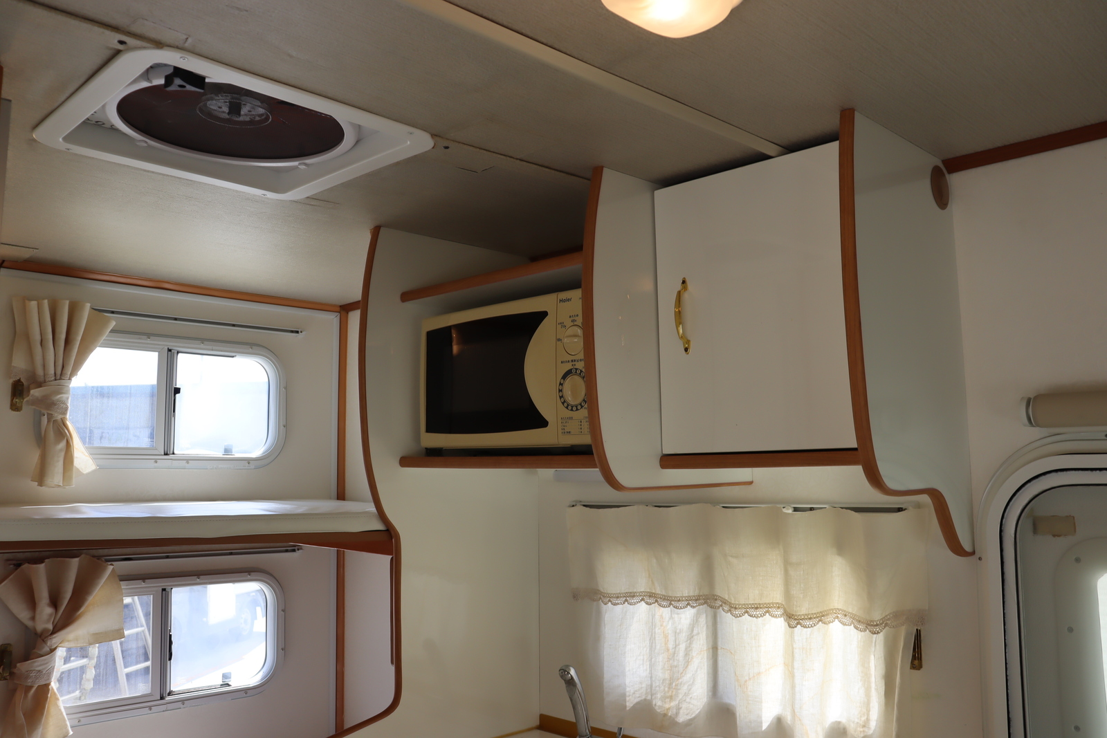 キャンピングカーキャブコン