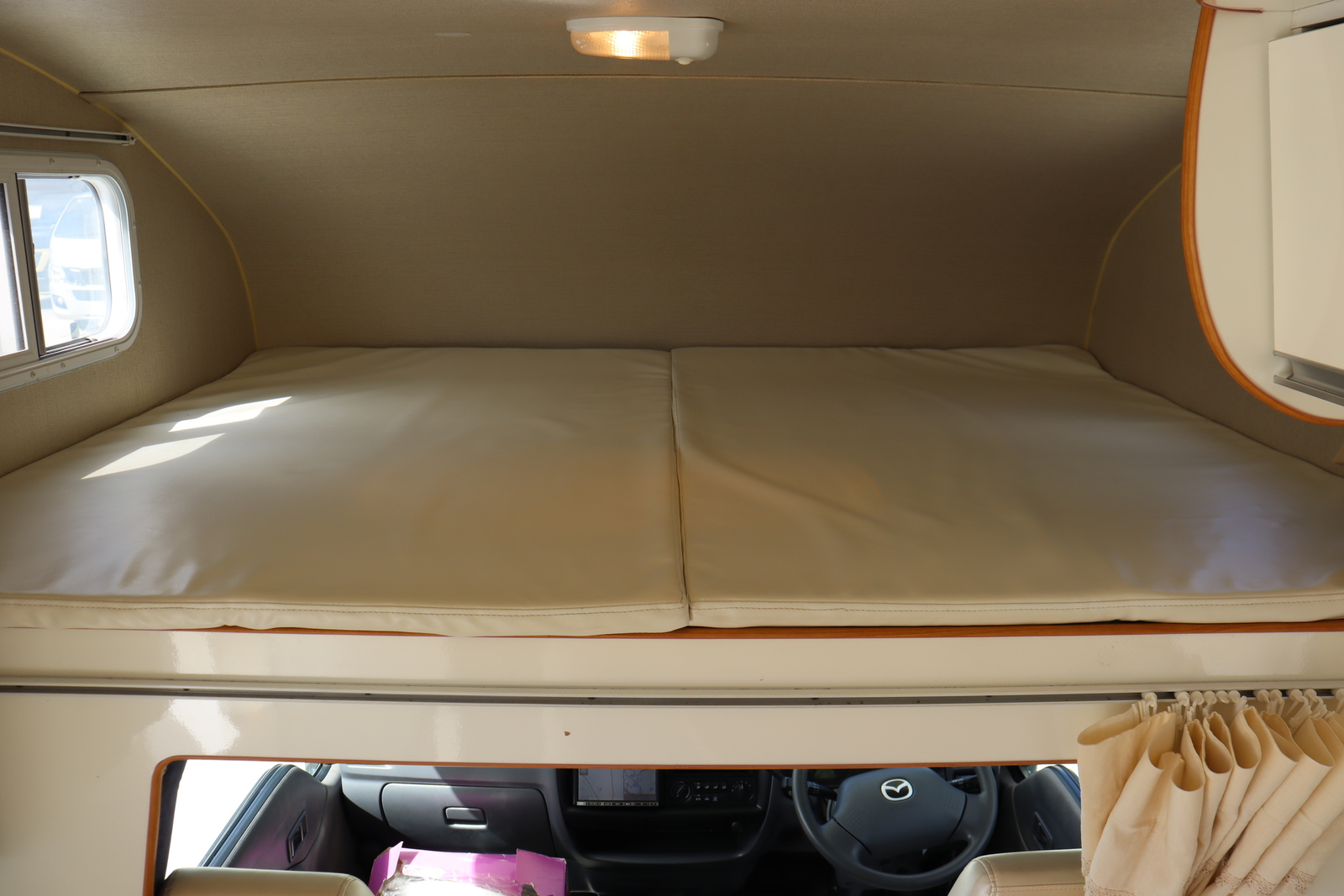 キャンピングカーキャブコン