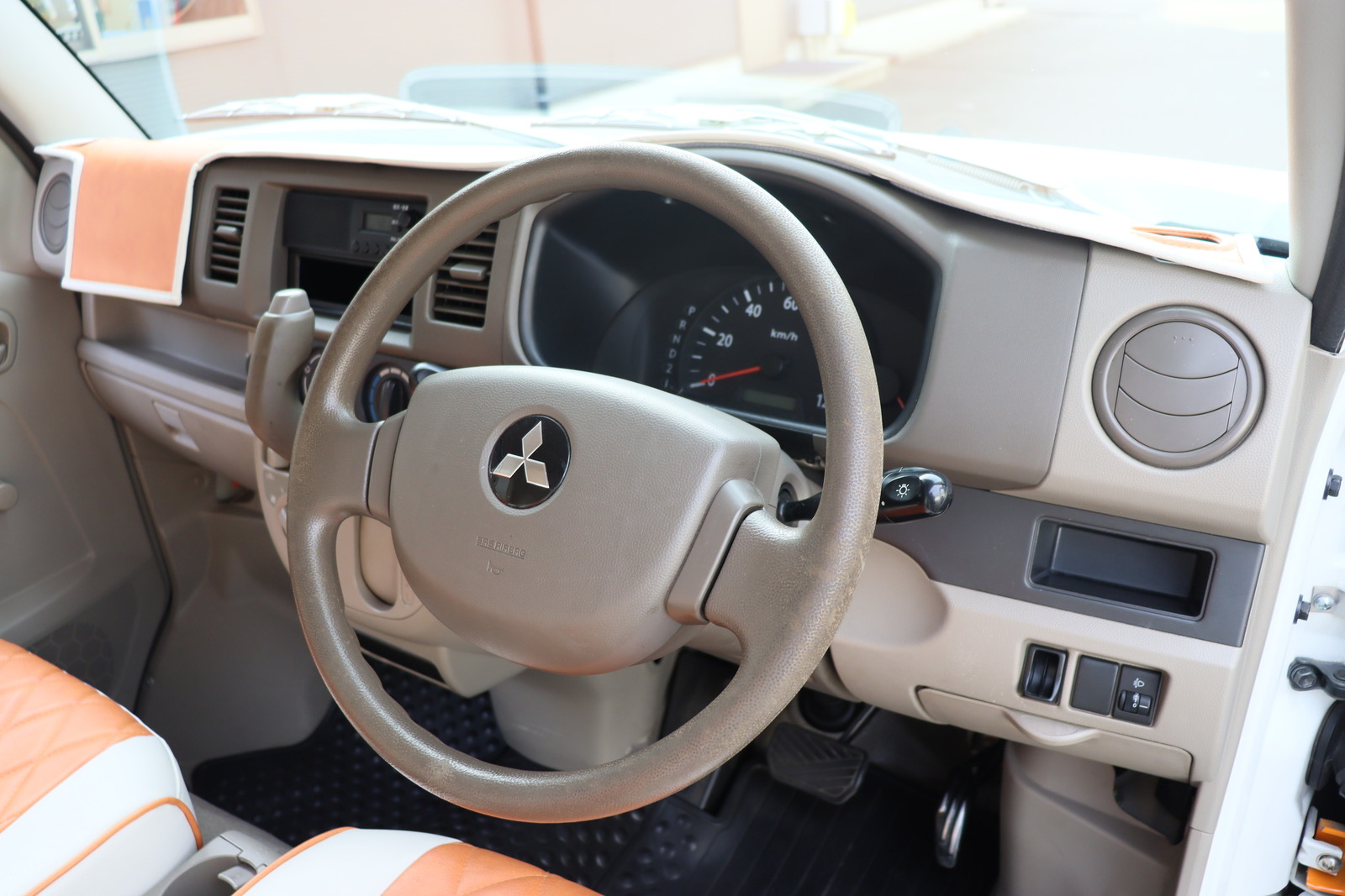 三菱ミニキャブ