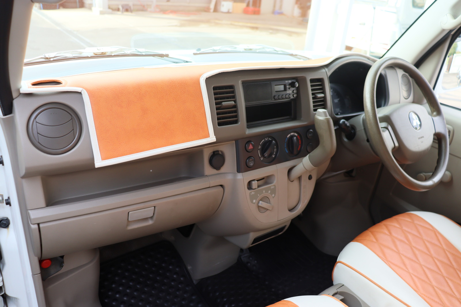 三菱ミニキャブ