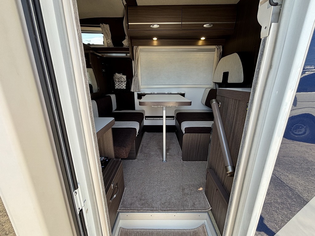 キャンピングカーキャブコン