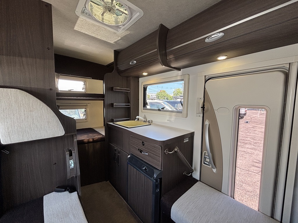 キャンピングカーキャブコン