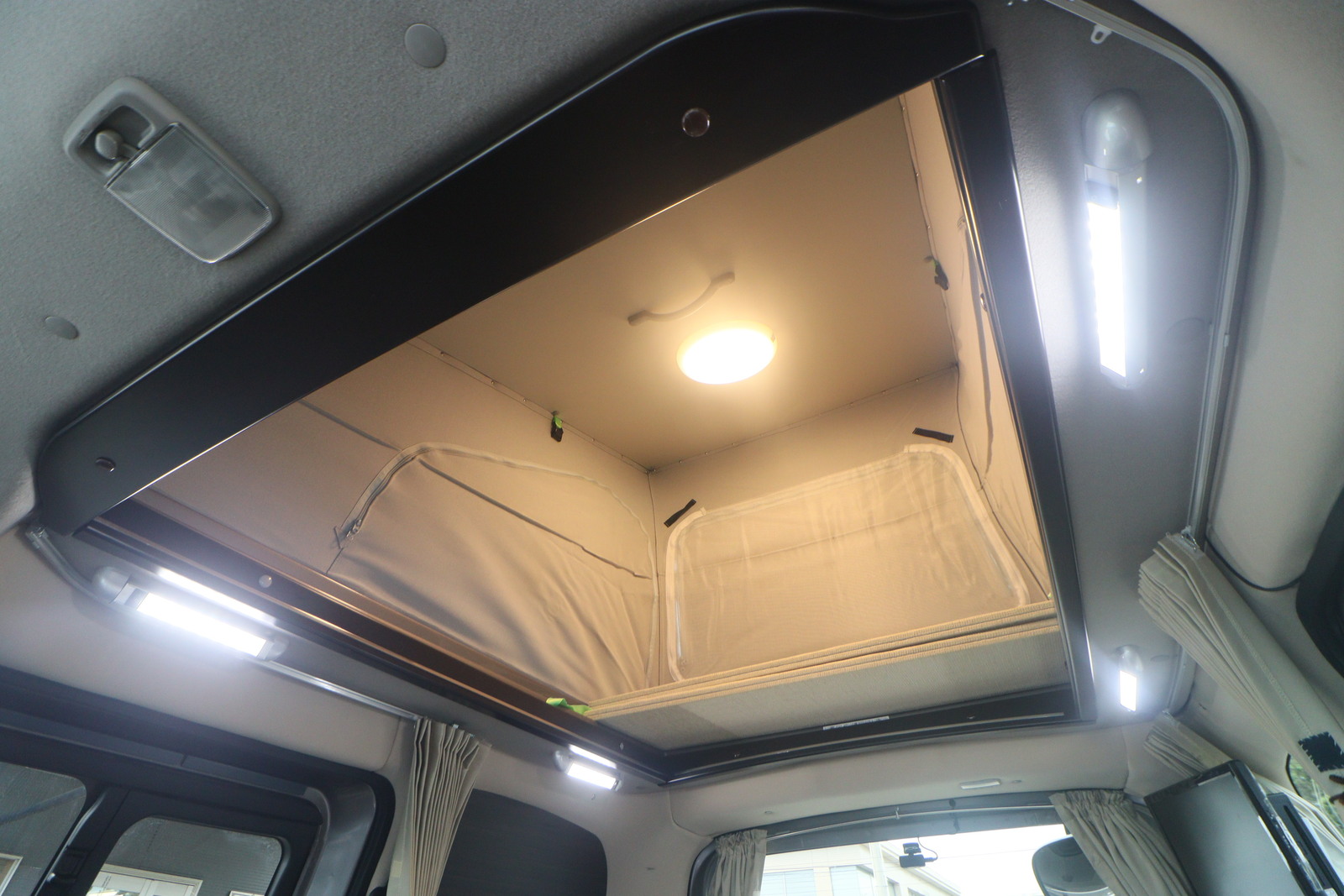 キャンピングカーバンコン