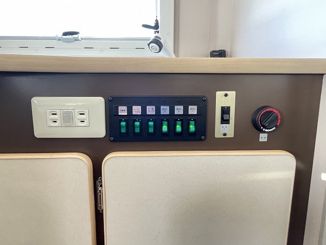 キャンピングカーキャブコン