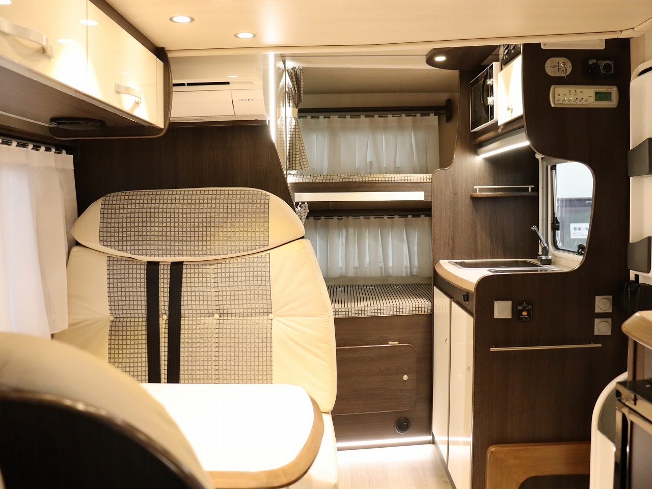 キャンピングカーキャブコン