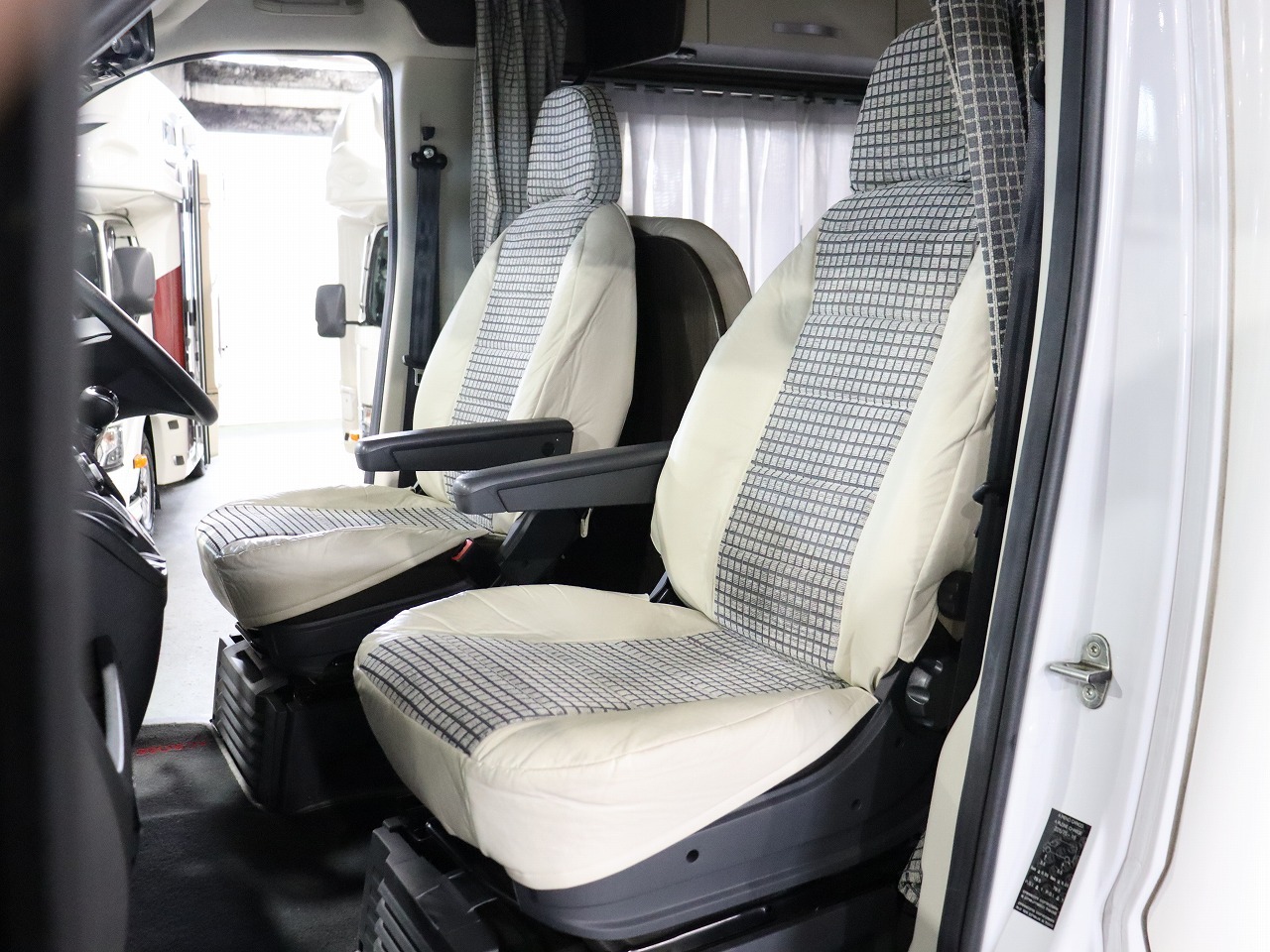 キャンピングカーキャブコン