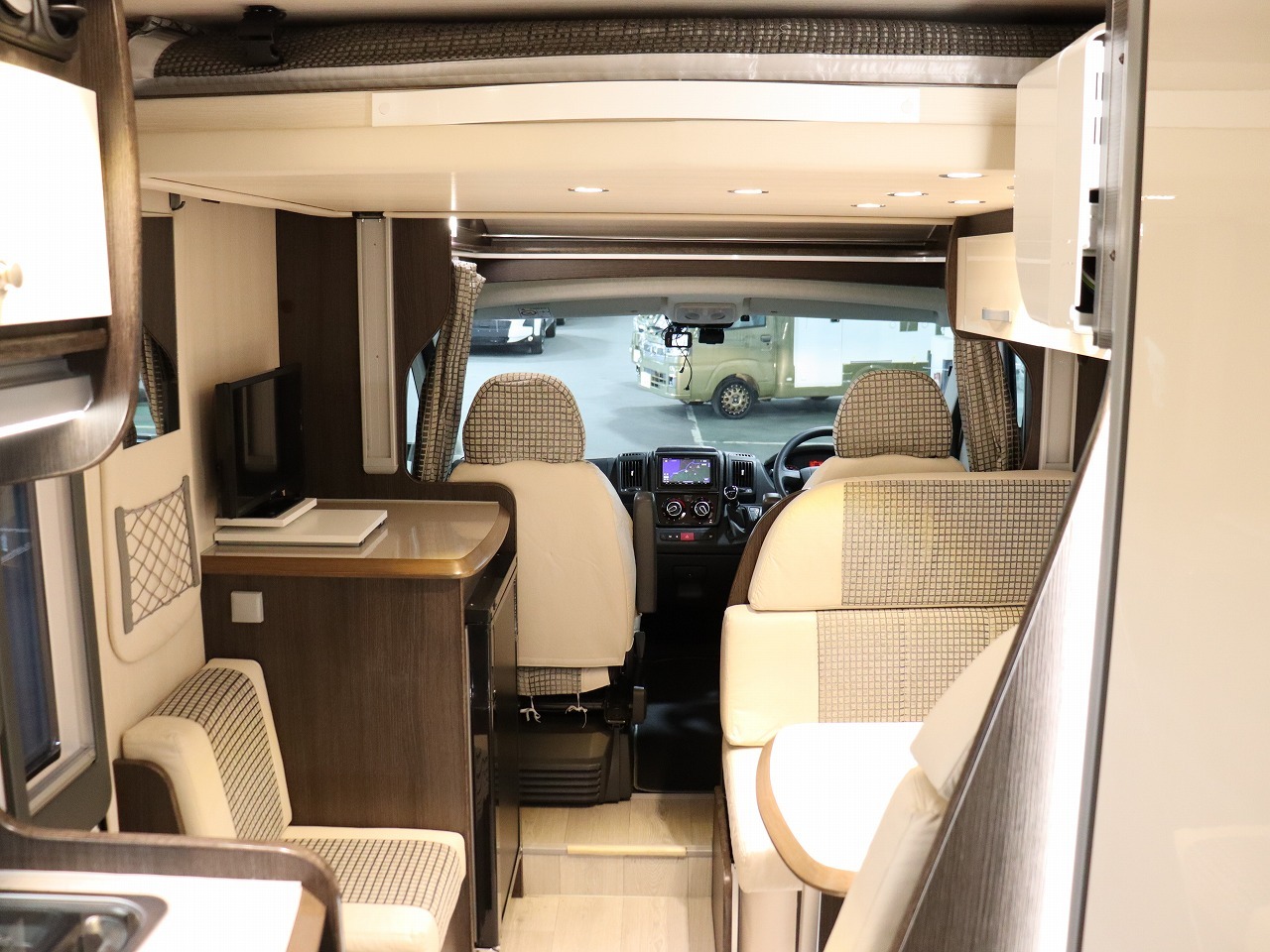 キャンピングカーキャブコン