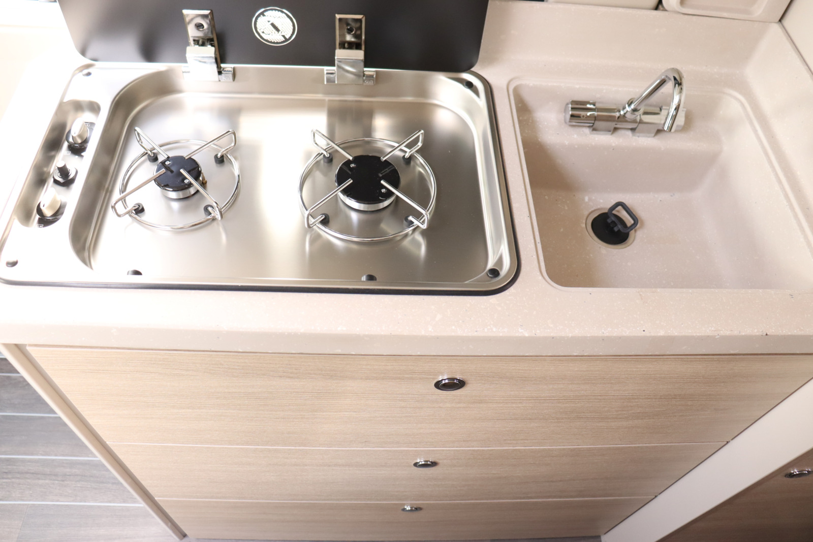 キャンピングカーバンコン