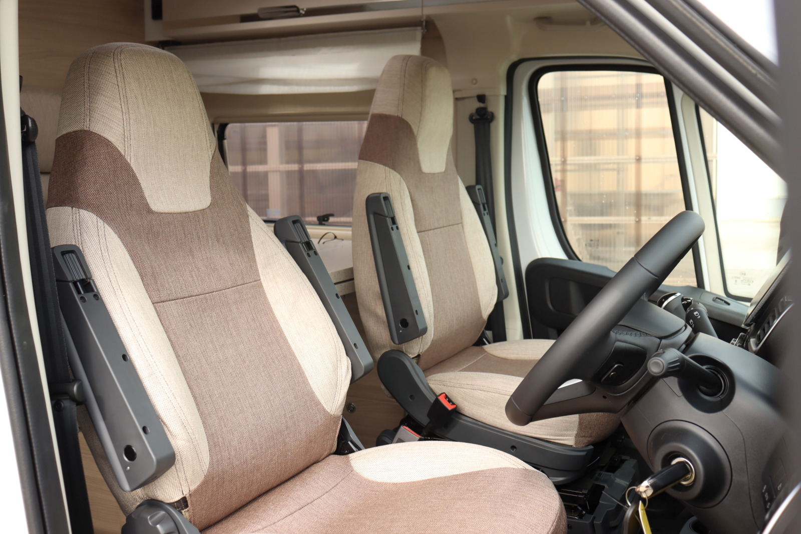 キャンピングカーバンコン