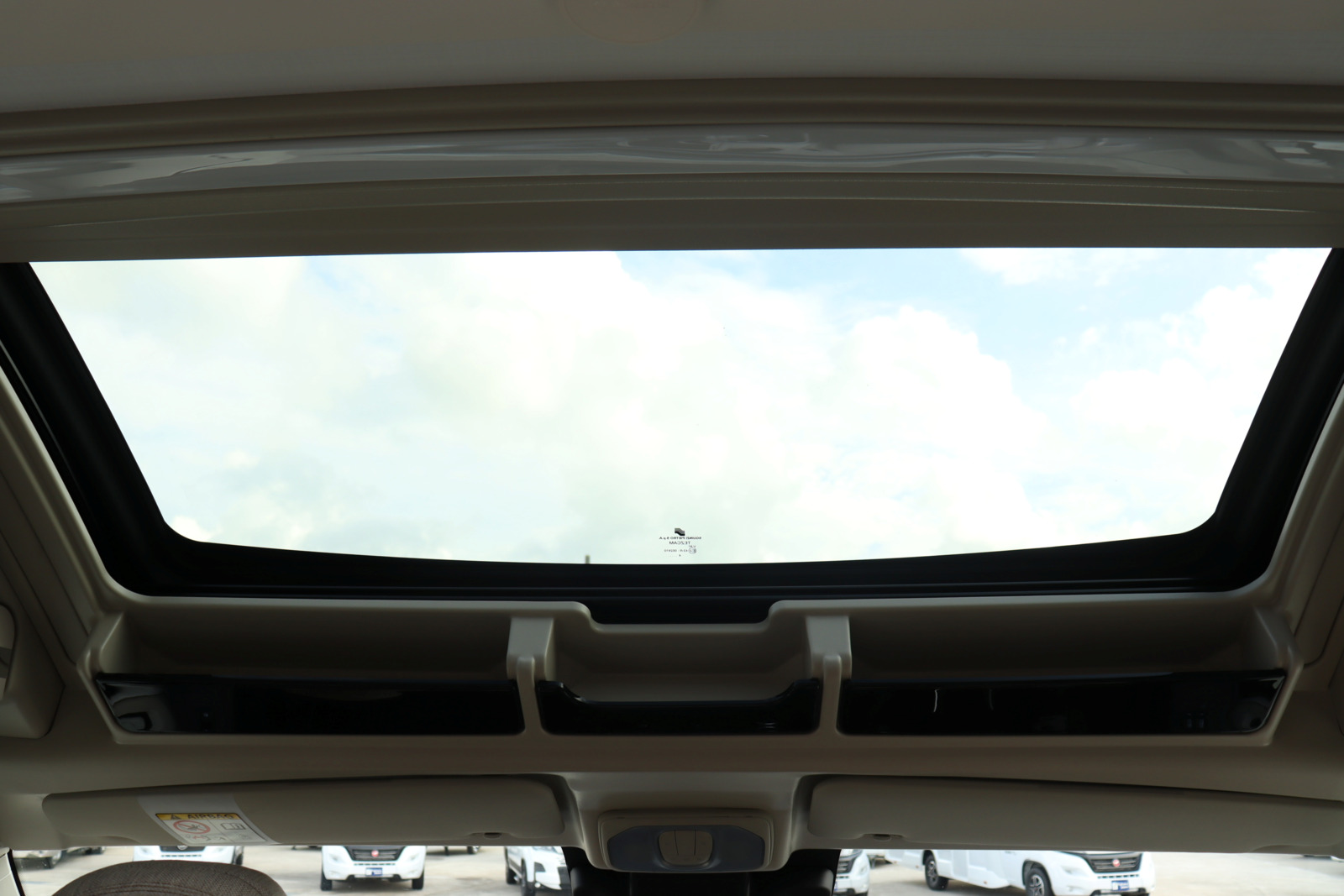 キャンピングカーバンコン