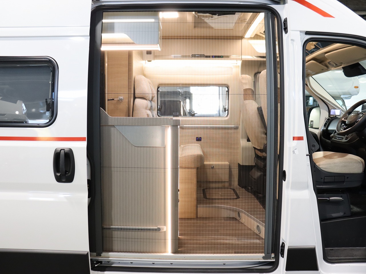 キャンピングカーバンコン