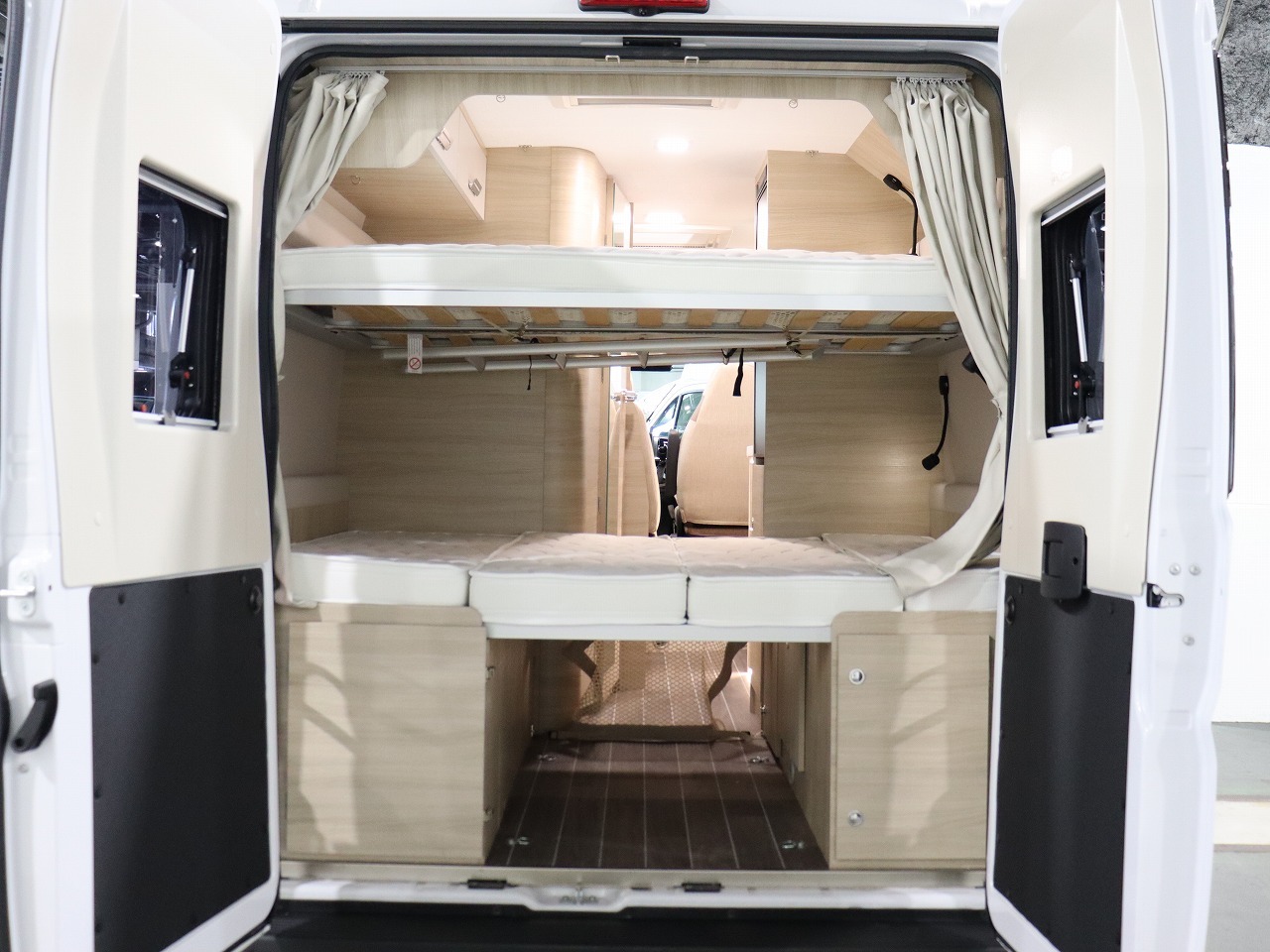 キャンピングカーバンコン