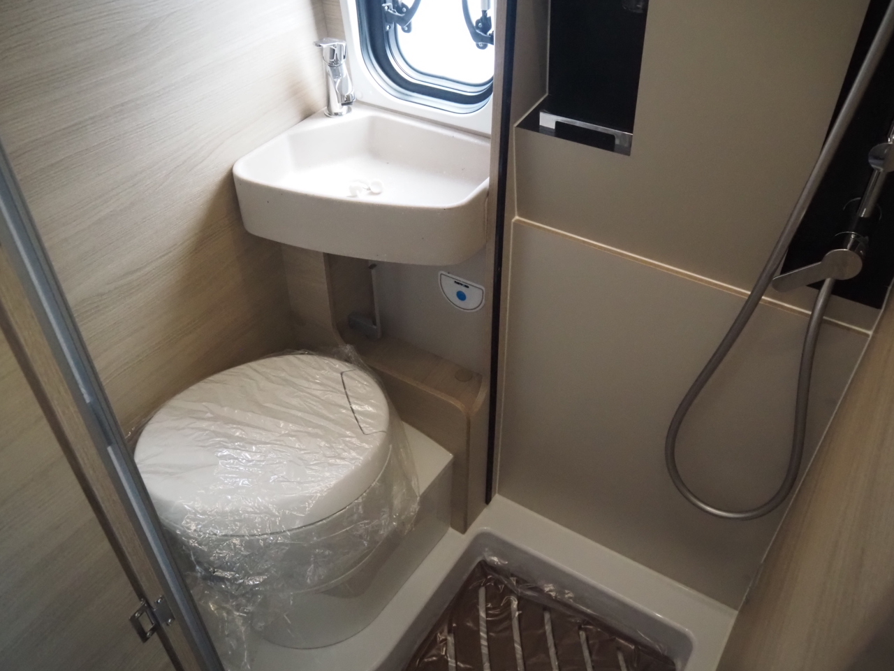 キャンピングカーバンコン