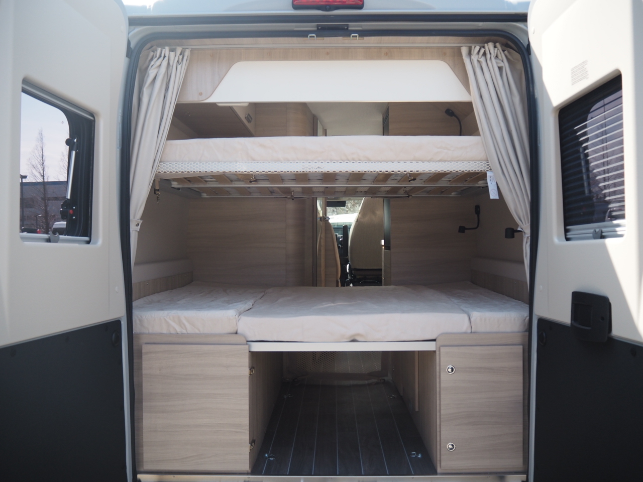 キャンピングカーバンコン